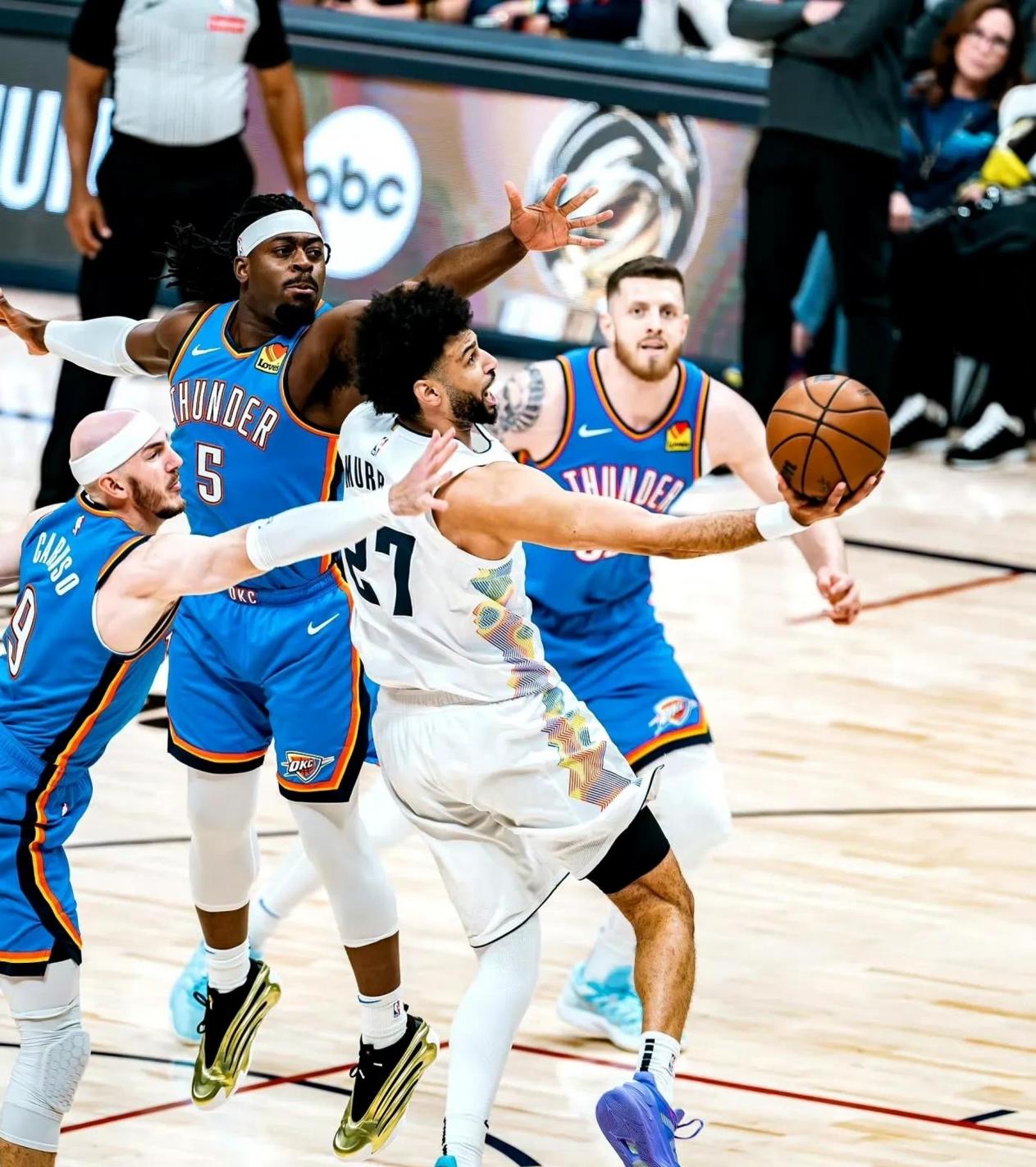 雷霆力克勇士，利拉德扛起全队