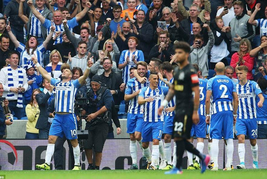 布莱顿队队主场取胜，球员展现出色表现