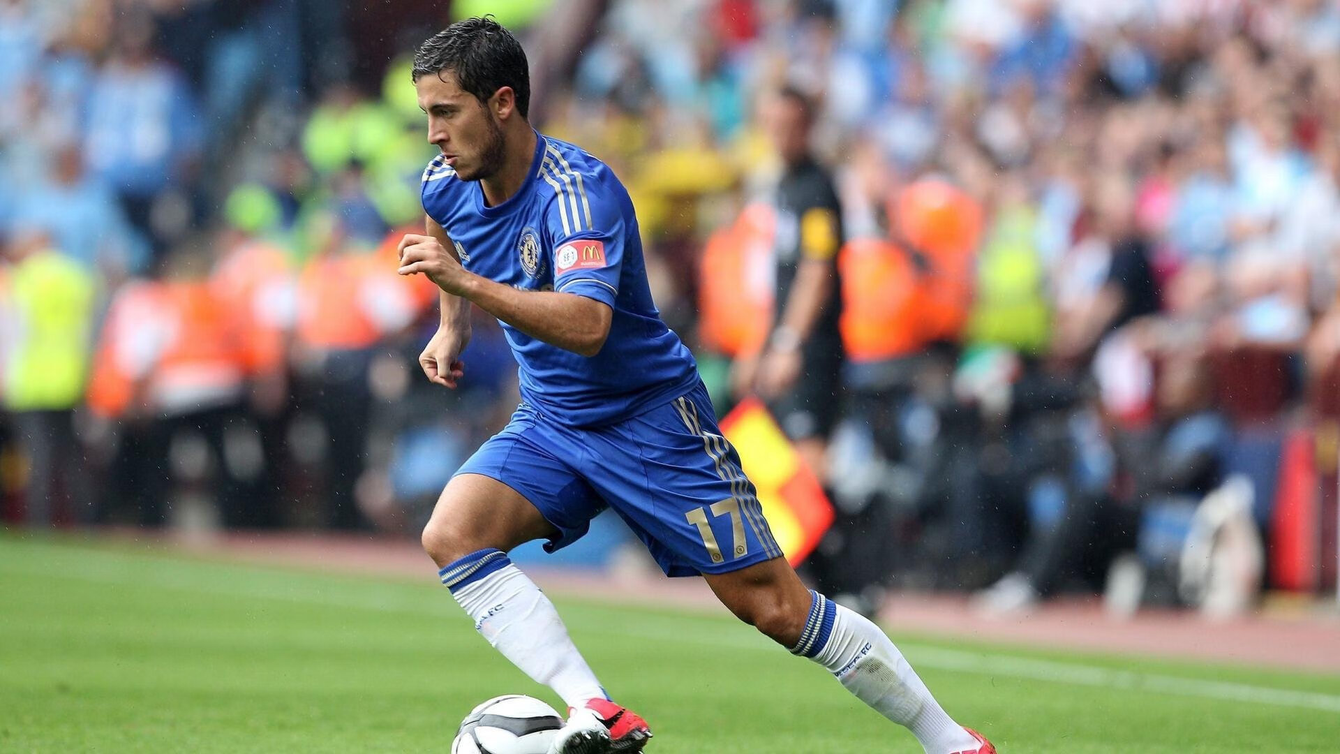 头槌凿穿黑夜，那个用伤疤扛起葡萄牙的巨人