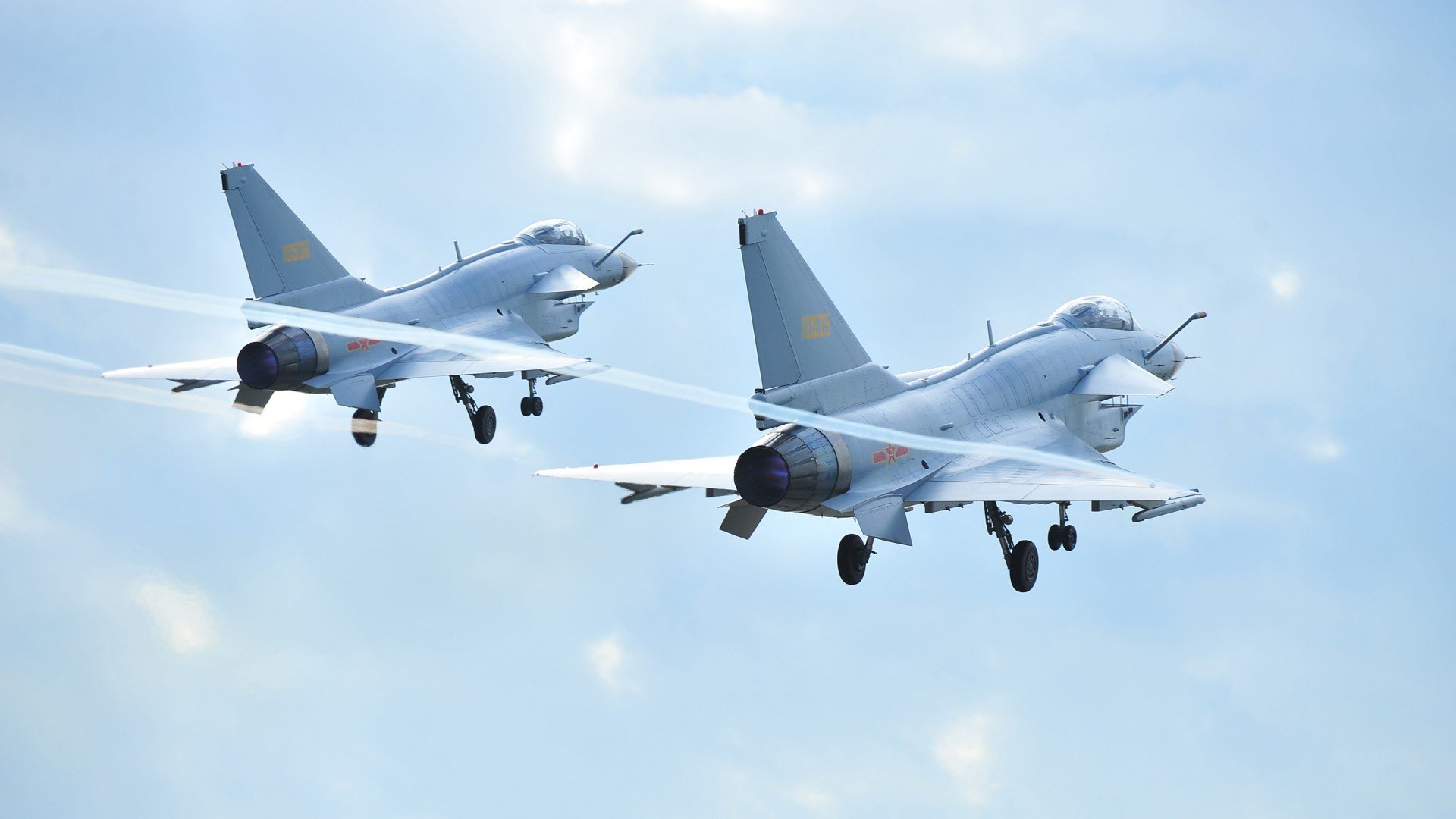 当草根逆袭豪门,喀麦隆尖刀刺穿巴萨,阿劳霍的铁血守护