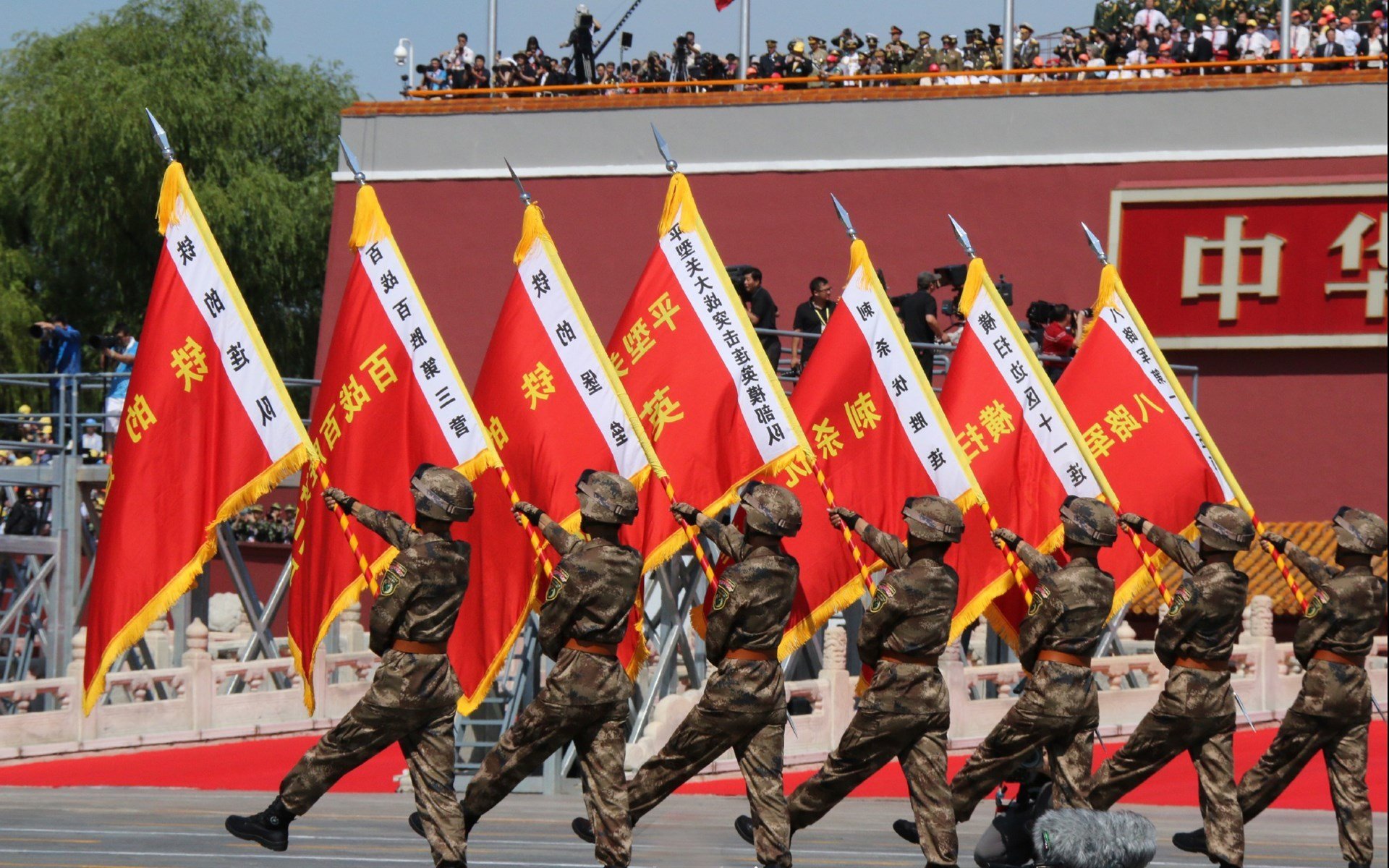 静默绞索,当丹佛高原升起马德里式的月光