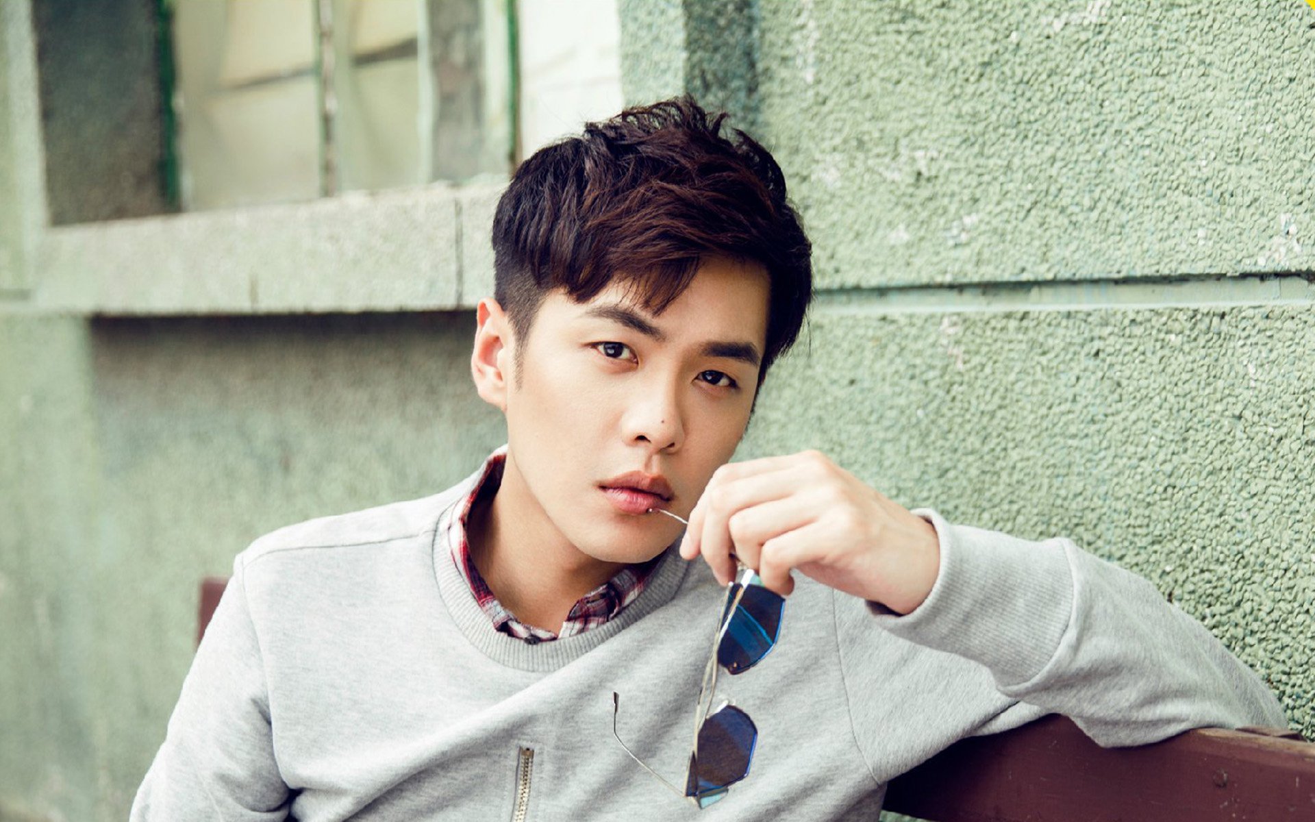 米切尔0.7秒绝杀！国王气走广东，压哨封神