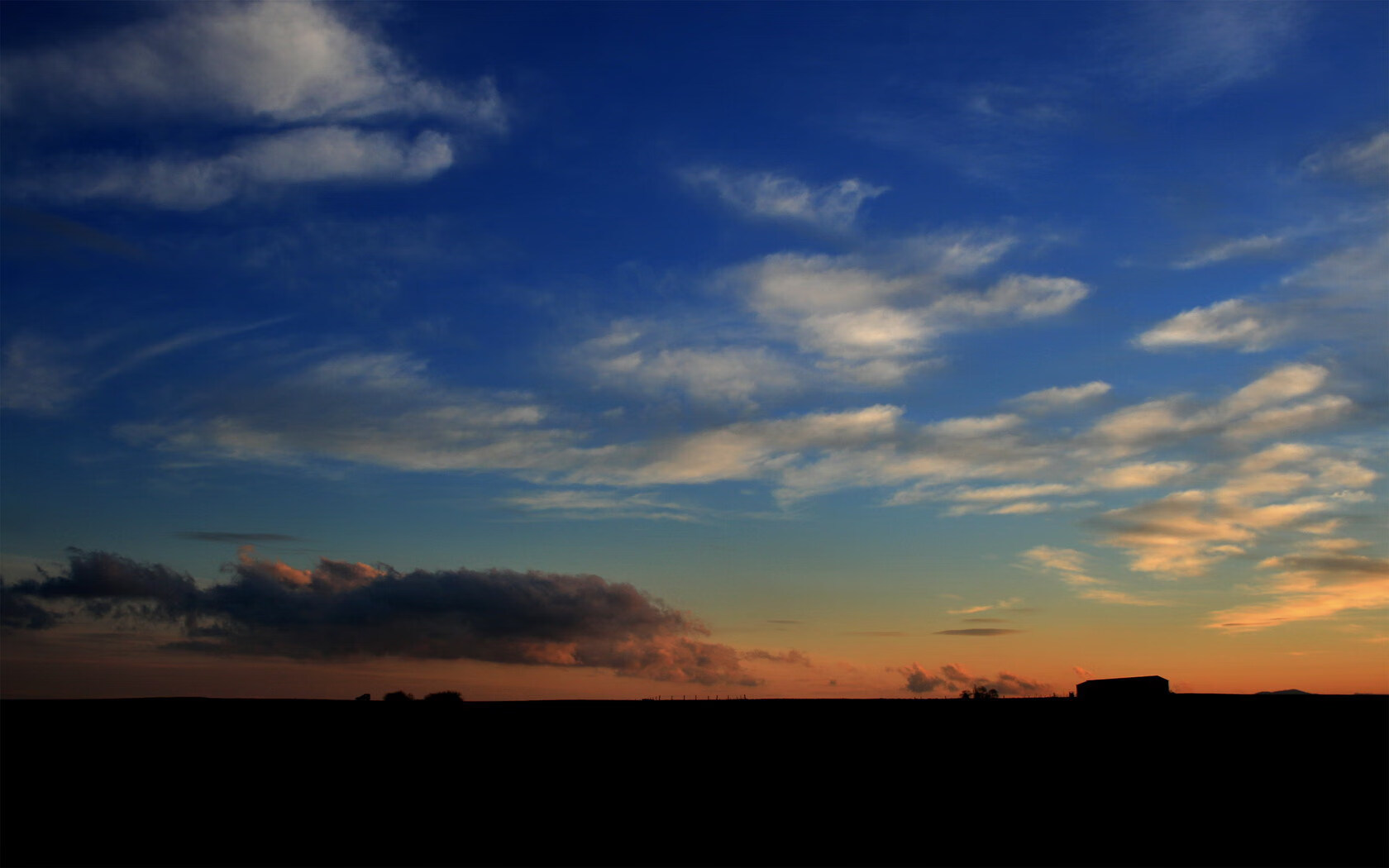 终场哨响，引擎轰鸣，当莱万用数据完成一场F1式年度争冠